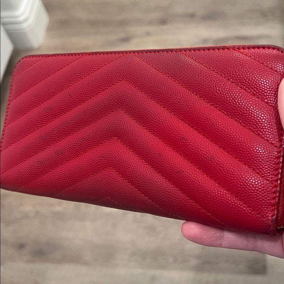 YSL SAINT LAURENT CASSANDRE MATELASSÉ LEATHER LONG ZIP AROUND WALLET RED - Picture 3 of 16